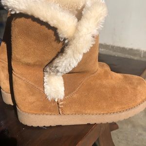 Uggs-style boots